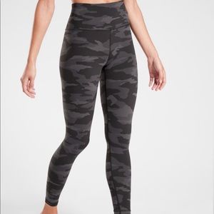 ATHLETA camo elation 7/8 tight